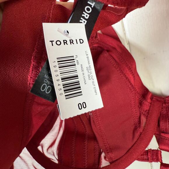 Straps And Rings Satin Underwire Bra With Mesh Cup - Picture 3 of 5